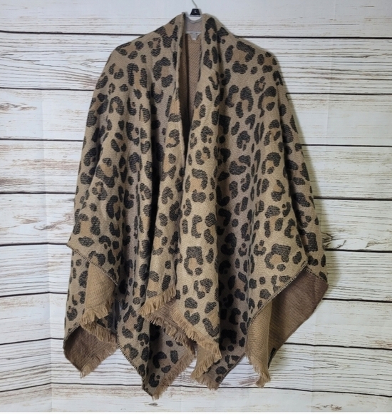 Banana Republic Reversible Cheetah Print Poncho OSFA - Picture 7 of 9